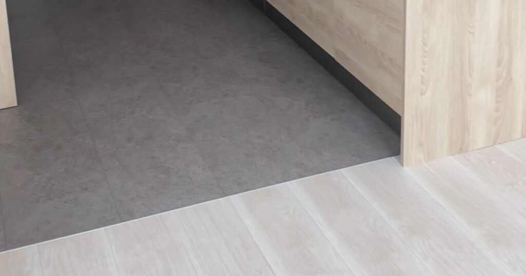 フローリングの境界