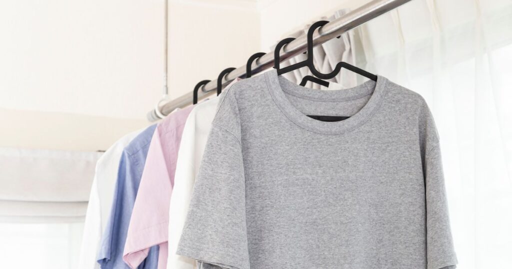 部屋干し中の洗濯物