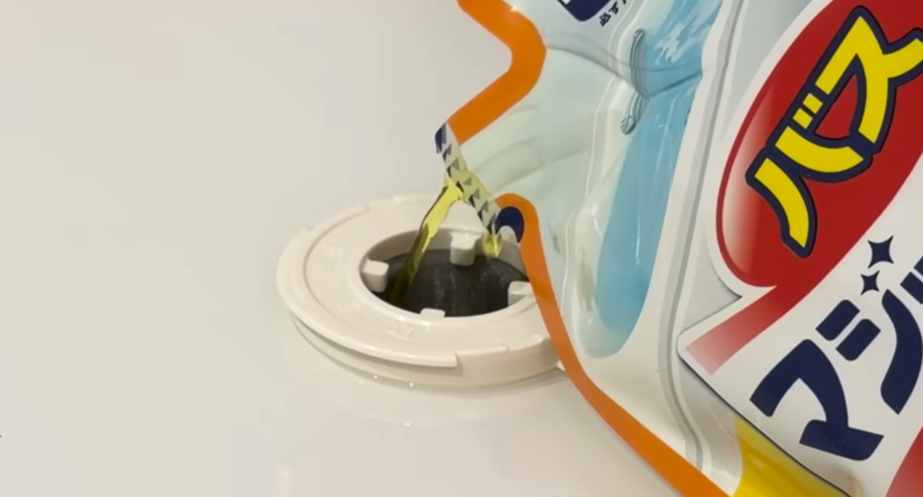 バスマジックリンを注ぐ